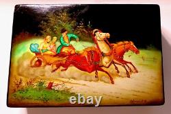 FEDOSKINO Soviet USSR Russian Large Lacquer Box Hand Painted TROYKA Signed Dated