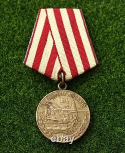 Original WW2 USSR Soviet Russian Medal for the Defence of Moscowith Early type
