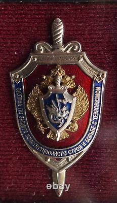 RARE-Russian Soviet Badge FSB SERVICE FOR THE PROTECTION OF THE CONSTITUTIONAL