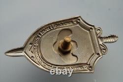 RARE-Russian Soviet Badge FSB SERVICE FOR THE PROTECTION OF THE CONSTITUTIONAL