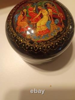 Russian Kholuy (?) Lacquer Box Round Hand Painted Folk Scene USSR Soviet