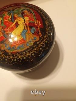 Russian Kholuy (?) Lacquer Box Round Hand Painted Folk Scene USSR Soviet