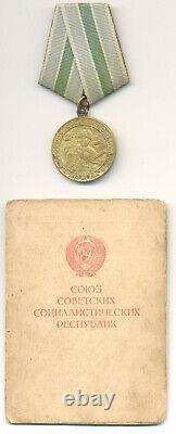 Russian Soviet WWII Medal for the Defense of Soviet Polar Region with Document