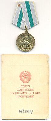 Russian Soviet WWII Medal for the Defense of Soviet Polar Region with Document