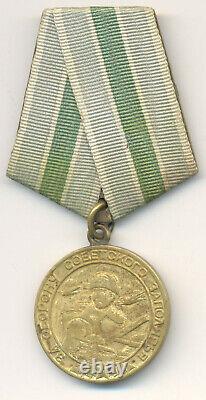 Russian Soviet WWII Medal for the Defense of Soviet Polar Region with Document