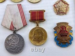 Soviet Russian Set 21 Medals, badges with 6 Documents of Veteran WW2, Army USSR