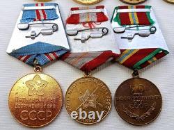 Soviet Russian Set 21 Medals, badges with 6 Documents of Veteran WW2, Army USSR