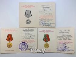 Soviet Russian Set 21 Medals, badges with 6 Documents of Veteran WW2, Army USSR