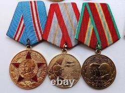 Soviet Russian Set 23 Medals, badges with 7 Documents of Veteran WW2, Army USSR