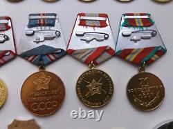 Soviet Russian Set of 20 Medals and Badges of Veteran WW2, Army USSR. Documents