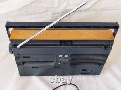 USSR Soviet Russian VINTAGE Transistor Radio Receiver OKEAN RP-286 LW FM UHF