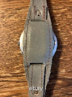 VTG RAKETA Watch USSR Russian SOVIET Analog Wristwatch Paketa Leather Strap