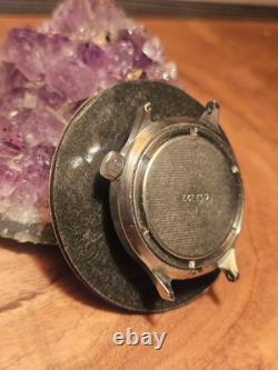 Vintage BOCTOK Russian Soviet USSR Mechanical Wind-Up Green Wristwatch