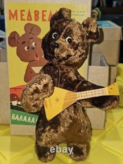 Vintage Russian USSR Soviet CCCP Wind Up Motion Guitar Bear COMPLETE Box KEY