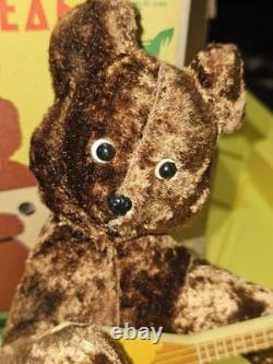 Vintage Russian USSR Soviet CCCP Wind Up Motion Guitar Bear COMPLETE Box KEY