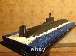 1350 Sous-marin Soviétique/russe De Classe Typhon Modèle Complet Avec Diorama D'eau