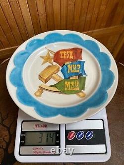 Assiette en porcelaine de propagande soviétique RAR russe 1947 Auteur célèbre V. Prisyazhnyuk