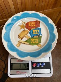 Assiette en porcelaine de propagande soviétique RAR russe 1947 Auteur célèbre V. Prisyazhnyuk
