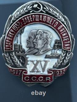 Badge soviétique URSS 1932 Staline Lénine Plan quinquennal Stakhanoviste n°2456