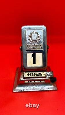 Beau calendrier de bureau soviétique russe vintage de 1977, cadeau en argent CCCP