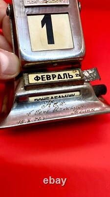Beau calendrier de bureau soviétique russe vintage de 1977, cadeau en argent CCCP