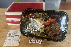Boîte de laque noire russe vintage URSS 1990