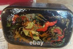 Boîte de laque noire russe vintage URSS 1990