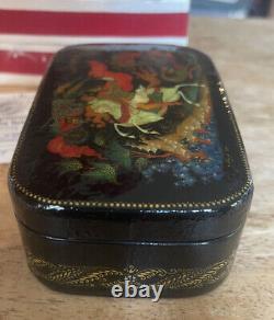 Boîte de laque noire russe vintage URSS 1990