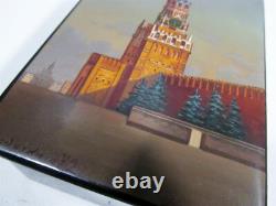 Boîte en laque soviétique URSS de 1972, Kremlin, signée CCCP