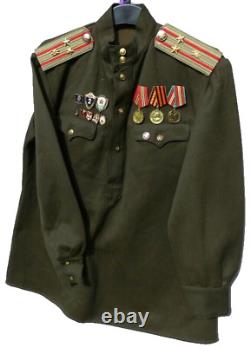 Chemise de tunique d'officier de l'Armée soviétique russe des années 1950 avec des badges de l'URSS, taille L