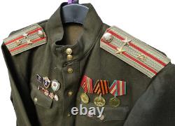 Chemise de tunique d'officier de l'Armée soviétique russe des années 1950 avec des badges de l'URSS, taille L