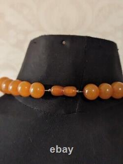 Collier vintage en ambre de la mer Baltique soviétique russe de l'URSS Kaliningrad