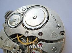 Commandant militaire soviétique russe de la Seconde Guerre mondiale de 1945 montre KIROVSKIE 2MCHZ
