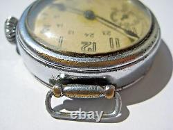 Commandant militaire soviétique russe de la Seconde Guerre mondiale de 1945 montre KIROVSKIE 2MCHZ