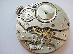 Commandant militaire soviétique russe de la Seconde Guerre mondiale de 1945 montre KIROVSKIE 2MCHZ