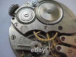 Commandant militaire soviétique russe de la Seconde Guerre mondiale de 1945 montre KIROVSKIE 2MCHZ