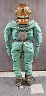 Costume De Plongeur D'origine 3 Vis Soviétique Russe. Mannequin Grandeur Nature. Urss Maritime