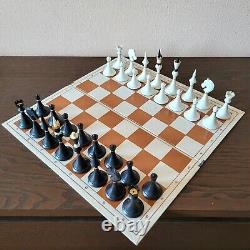Ensemble d'échecs soviétique Olympique des années 70, vintage de l'URSS en plastique antique, gambit russe.