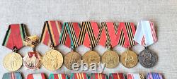 Ensemble de 23 médailles militaires, de travail et jubiliaires soviétiques russes de l'URSS. Description