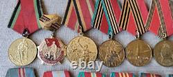 Ensemble de 23 médailles militaires, de travail et jubiliaires soviétiques russes de l'URSS. Description