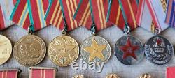 Ensemble de 23 médailles militaires, de travail et jubiliaires soviétiques russes de l'URSS. Description