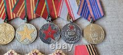 Ensemble de 23 médailles militaires, de travail et jubiliaires soviétiques russes de l'URSS. Description