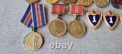 Ensemble de 23 médailles militaires, de travail et jubiliaires soviétiques russes de l'URSS. Description