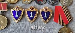 Ensemble de 23 médailles militaires, de travail et jubiliaires soviétiques russes de l'URSS. Description