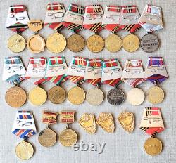 Ensemble de 23 médailles militaires, de travail et jubiliaires soviétiques russes de l'URSS. Description