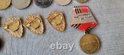 Ensemble de 23 médailles militaires, de travail et jubiliaires soviétiques russes de l'URSS. Description