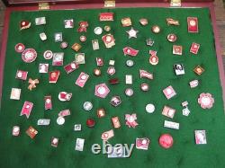 Ensemble de 80 épinglettes soviétiques vintage de l'URSS avec Lénine dans une boîte d'exposition