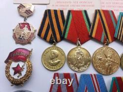 Ensemble soviétique russe de 17 médailles, insignes. 5 documents de vétéran de la Seconde Guerre mondiale, armée. URSS