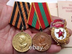 Ensemble soviétique russe de 20 médailles, insignes avec 6 documents de vétéran de la Seconde Guerre mondiale, armée URSS