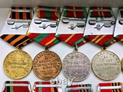 Ensemble soviétique russe de 20 médailles, insignes avec 6 documents de vétéran de la Seconde Guerre mondiale, armée URSS